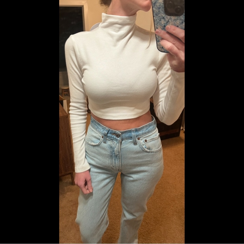 Women's White Long Sleeve Crop Top